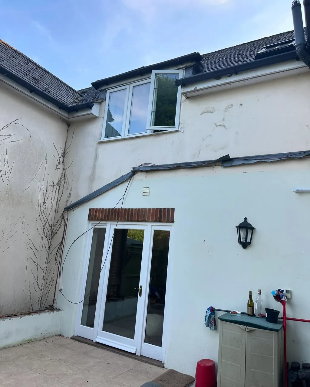 Weathered exterior wall with cracks before painting